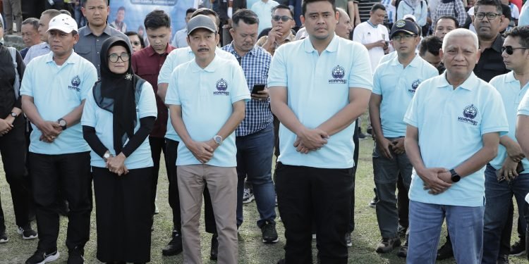 WaliKota dr Susanti Dewayani SpA Bersama M. Bobby Afif Nasution SE MM, Menghadiri Pembukaan Turnamen Sepakbola Korpri 2024 Antar Kabupaten/Kota se-Provinsi Sumatera Utara (Sumut)