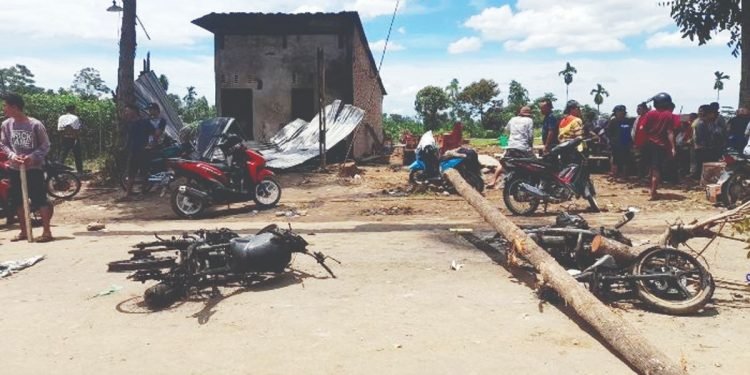 Mencekam! Geng Motor Bersenpi Serang Warga Selambo Percut Seituan