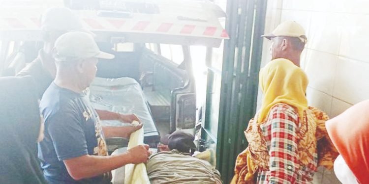 Hendak Menepi Disambar Truk Suami Tewas, Istri & Cucu Selamat