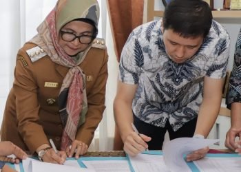 WaliKota Pematangsiantar dan PT Suriatama Mahkota Kencana acara Penandatanganan Serah Terima Pertama GOR Kota Pematangsiantar