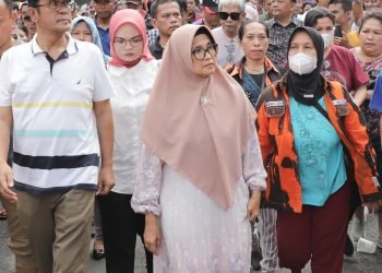 Wali Kota dr Susanti meninjau lokasi kebakaran di Gedung IV Pasar Horas