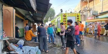 Puluhan Rumah Warga Terbakar di Jalan Wahidin , PT. STTC Turunkan Dua Unit Damkar