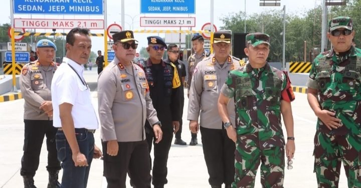 Kapolda Sumut dan Pangdam I/BB Tinjau Kesiapan Pengamanan VVIP untuk Kunjungan Presiden Jokowi ke Pintu Tol Sinaksak
