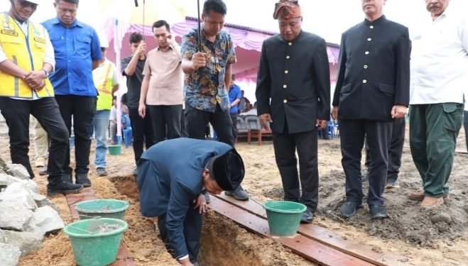 Bupati Simalungun Letakkan Batu Pertama Pembangunan Stadion Mini di Pamatang Raya