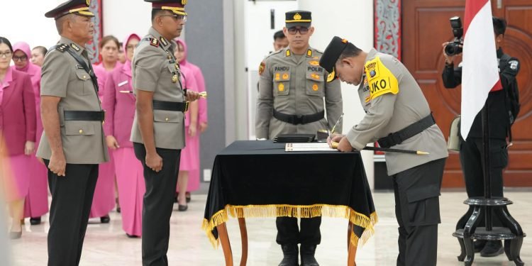 Kapolda Sumut Lantik Kapolrestabes Medan, Direktur Reserse Siber dan Sejumlah Kapolres