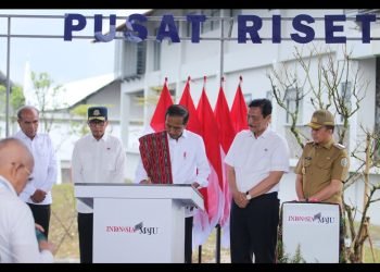 (Pj) GubsuSumut Agus Fatoni mendampingi Presiden  Jokowi  meresmikan Pusat Riset Genomik Pertanian