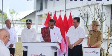 (Pj) GubsuSumut Agus Fatoni mendampingi Presiden  Jokowi  meresmikan Pusat Riset Genomik Pertanian