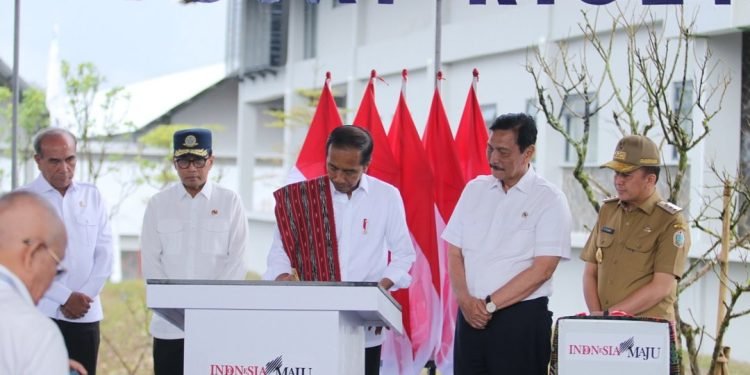 (Pj) GubsuSumut Agus Fatoni mendampingi Presiden  Jokowi  meresmikan Pusat Riset Genomik Pertanian