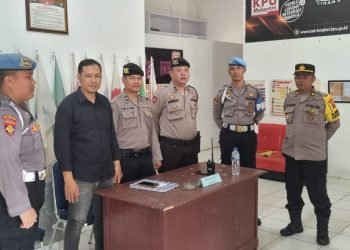 Subsatgas Propam Polres Langkat OMP Toba 2024 Laksanakan Pengawasan Personel di KPU dan Bawaslu