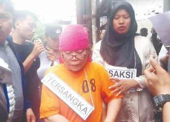 Polisi Rekonstruksi Kasus Dosen Bunuh Suami di Medan