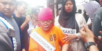 Polisi Rekonstruksi Kasus Dosen Bunuh Suami di Medan
