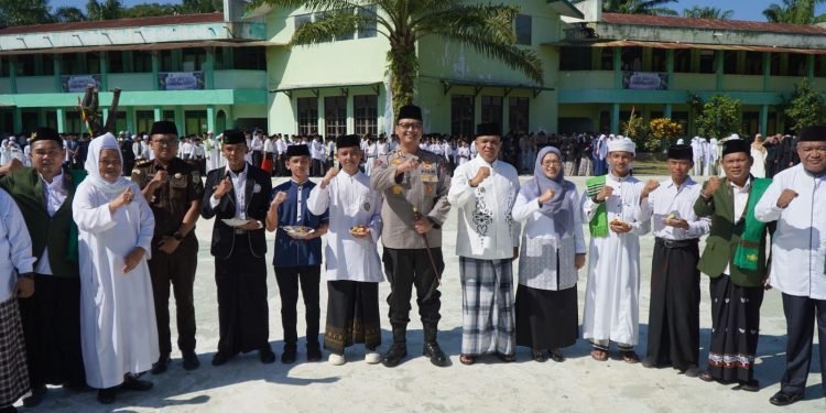 Peringatan Hari Santri Nasional 2024: Pj Bupati Langkat Faisal Hasrimy Sebut Santri Pilar Utama Masa Depan Bangsa