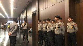 Personel Polres Langkat Amankan Debat Publik Perdana Paslon Bupati dan Wakil Bupati Langkat Tahun 2024
