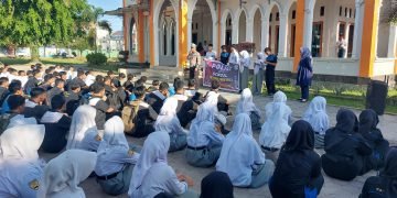 Sat Lantas Polres Simalungun Edukasi Siswa SMK UISU Tentang Keselamatan Berlalu Lintas Melalui Police Goes to School