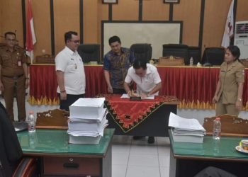 4 Pendapat Akhir Hanura Gunungsitoli Terhadap Raperda Kearsipan