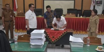 4 Pendapat Akhir Hanura Gunungsitoli Terhadap Raperda Kearsipan