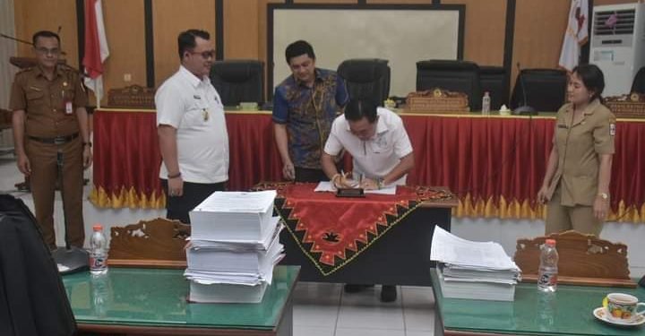4 Pendapat Akhir Hanura Gunungsitoli Terhadap Raperda Kearsipan