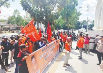 Demo di Pemorov Sumut Massa Minta UMP & UMK 2025 Naik