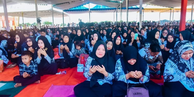 Peringati HUT PGRI, Pj. Bupati Heri Bersama Ribuan Guru Gelar Doa Bersama