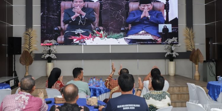 Pjs Wali Kota Drs Matheos Tan MM menghadiri acara nonton bareng (nobar) pelantikan Presiden-Wakil Presiden RI Prabowo Subianto-Gibran Rakabuming Raka