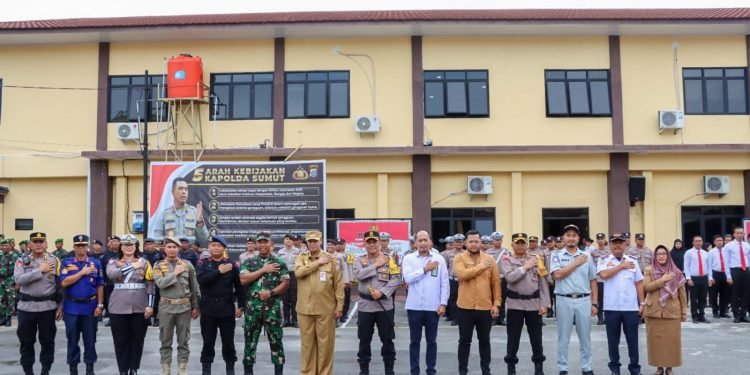 Pjs Wali Kota Pematangsiantar Drs Matheos Tan mengikuti Apel Gelar Pasukan Operasi Zebra Toba 2024