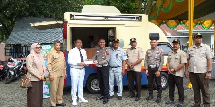 Pj. Bupati Langkat Tinjau Proses Pembayaran Pajak Kendaraan Dinas, ajak masyarakat manfaatkan program Pemutihan