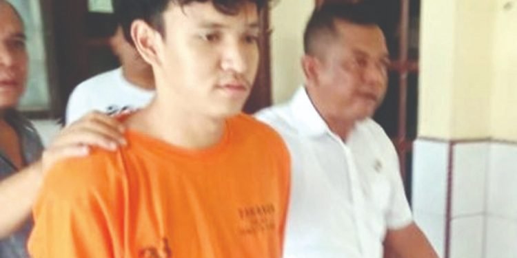 Gegara Kamera CCTV Pria Ini Ketahuan Curi Uang dan Handphone