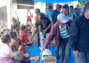 Tim Relawan Anton-Benny Bantu Korban Kebakaran di Nagori Sibaganding