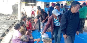 Tim Relawan Anton-Benny Bantu Korban Kebakaran di Nagori Sibaganding