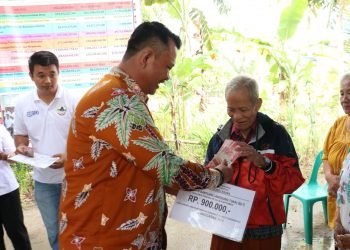 Wali Kota Monitoring dan Salurkan BLT di Desa Fadoro Lasara