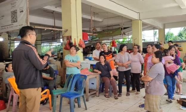 Terlihat Kotor, Dinas Perdagangan Gunungsitoli Bersihkan Pasar Nou