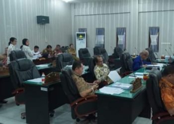 Ketua Pansus DPRD Gunungsitoli Bacakan Laporan Terkait Ranperda Perubahan