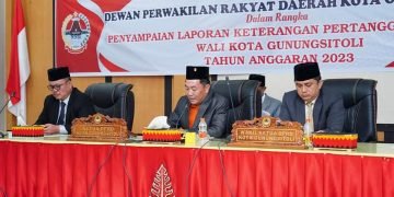 Wali Kota Gunungsitoli Bacakan Penjelasan Umum Soal LKPJ 2023