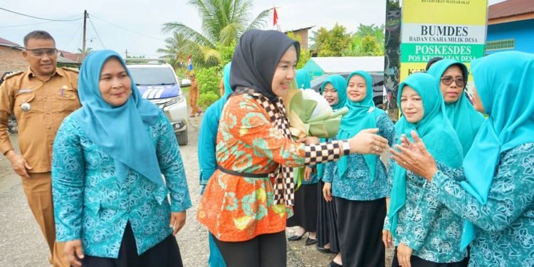 Pj Ketua TP PKK Langkat Evaluasi Calon Desa Percontohan 2024 di Telaga Jernih dan Arah Condong