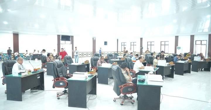 Ketua Pansus DPRD Gunungsitoli Bacakan Laporan Terkait Ranperda Perubahan