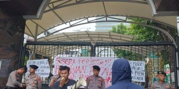 Puluhan Mahasiswa KAMPUS JAKARTA, Gelar Aksi Unjukrasa Menuntut Kejaksaan Agung Memproses Secara Hukum Temuan BPK RI Terkait PTPN II
