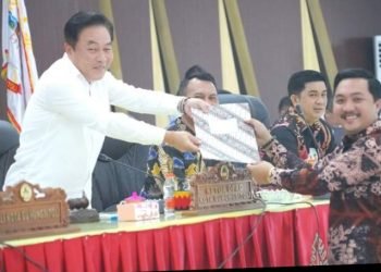 Fraksi PDI Perjuangan Gunungsitoli Sampaikan Pendapat Akhir Terhadap Ranperda Kearsipan