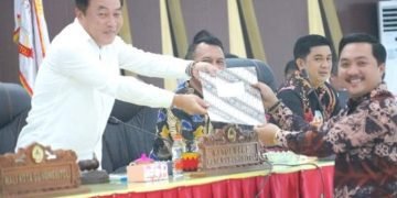 Fraksi PDI Perjuangan Gunungsitoli Sampaikan Pendapat Akhir Terhadap Ranperda Kearsipan