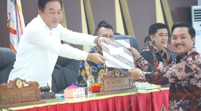 Fraksi PDI Perjuangan Gunungsitoli Sampaikan Pendapat Akhir Terhadap Ranperda Kearsipan