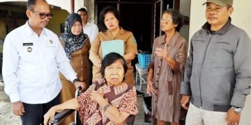 Pemkab Simalungun Bantu Kursi Roda Kepada Warga Yang Sakit