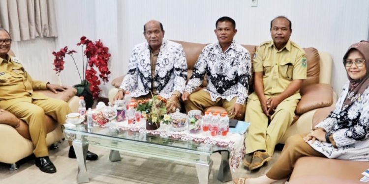 Jelang Peringatan HUT PGRI ke-79, Plt Bupati Simalungun Tekankan Pentingnya Peningkatan Mutu Pendidikan dan Netralitas ASN