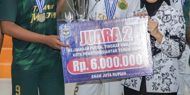 Wali Kota Siantar Menutup Kejuaraan Futsal Tingkat SMA/Sederajat Se-Kota Pematangsiantar