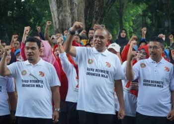 Pj. Bupati Langkat Faisal Hasrimy Lepas Ribuan Guru dalam Gerak Jalan Santai HUT PGRI ke-79