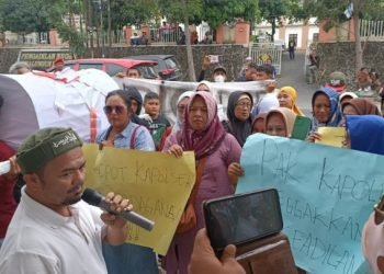 Puluhan warga Bandar Masilam II Tuntut Kapolres Simalungun Bebaskan Nurpadilah