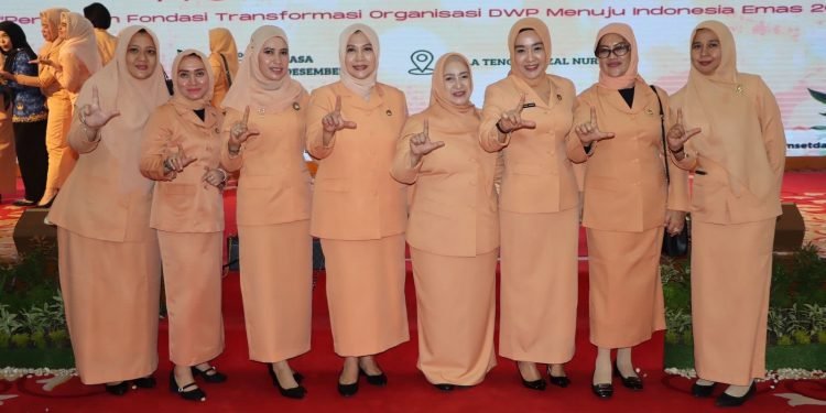 Hadiri HUT ke-25 DWP Sumut, Ny. Uke Retno Faisal Hasrimy Dorong Peran Aktif Perempuan di Masyarakat