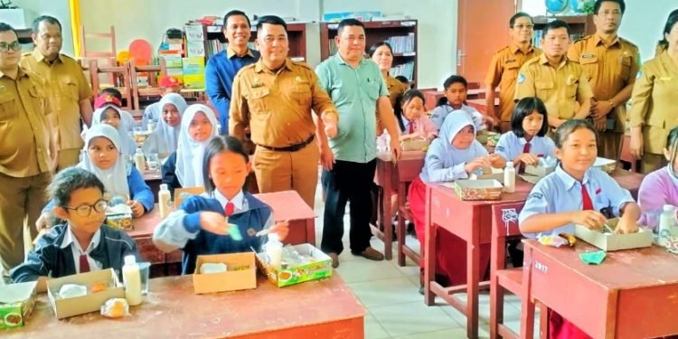 Pemkab Simalungun Laksanakan Gerakan Serentak Makan Bergizi Sehat Bagi Siswa
