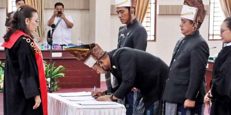 Pimpinan DPRD Kabupaten Simalungun Periode 2024-2029 Ucapkan Sumpah Janji