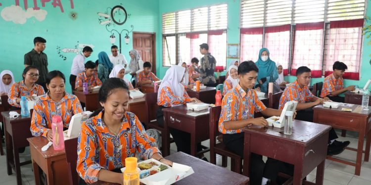 Wujudkan Generasi Indonesia Emas, PTPN IV PalmCo usung Makan Bergizi Gratis di Sumatera dan Kalimantan