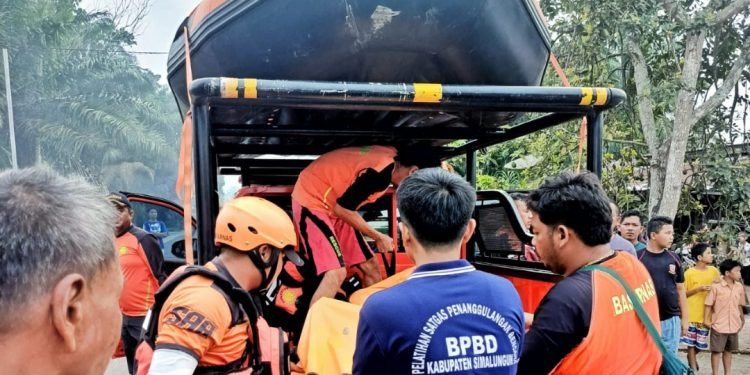 BPBD Simalungun dan Tim Basarnas Tanjung Balai Temukan Korban Hanyut di Sungai Bah Bolon