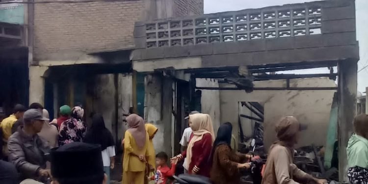 Sijago Merah Lantak Tiga Ruko di Jalan Rakyat Tanjung Tiram